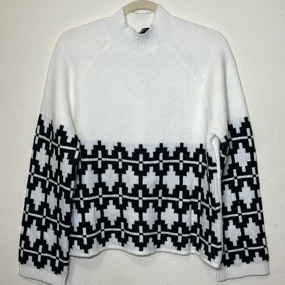 Divided Sweater Aztec Womens Small Oversized Pullover Cream Black CozyCore Soft